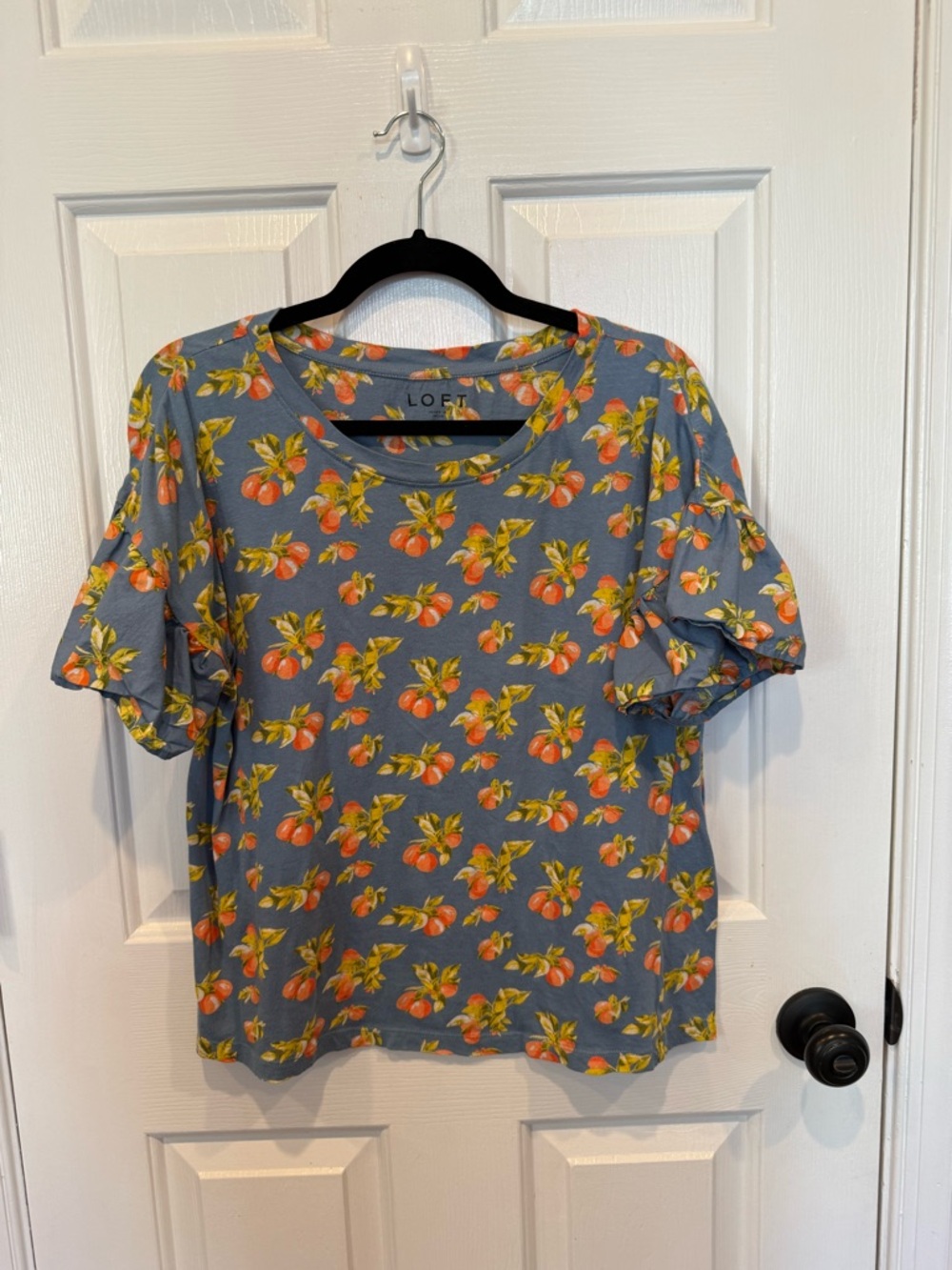 LOFT Short Sleeve Top with Orange Fruit Print sz L Excellent condition